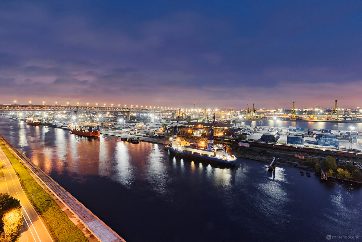 Морской порт Санкт-Петербург. Листаем→