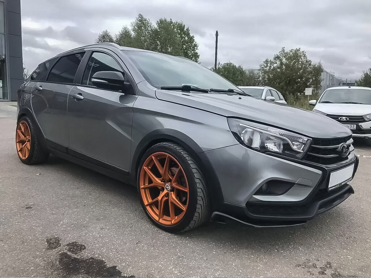 К сожалению, это не значит, что теперь новые Весты прямо с салона будут выглядеть примерно так (фото с авито.ру)