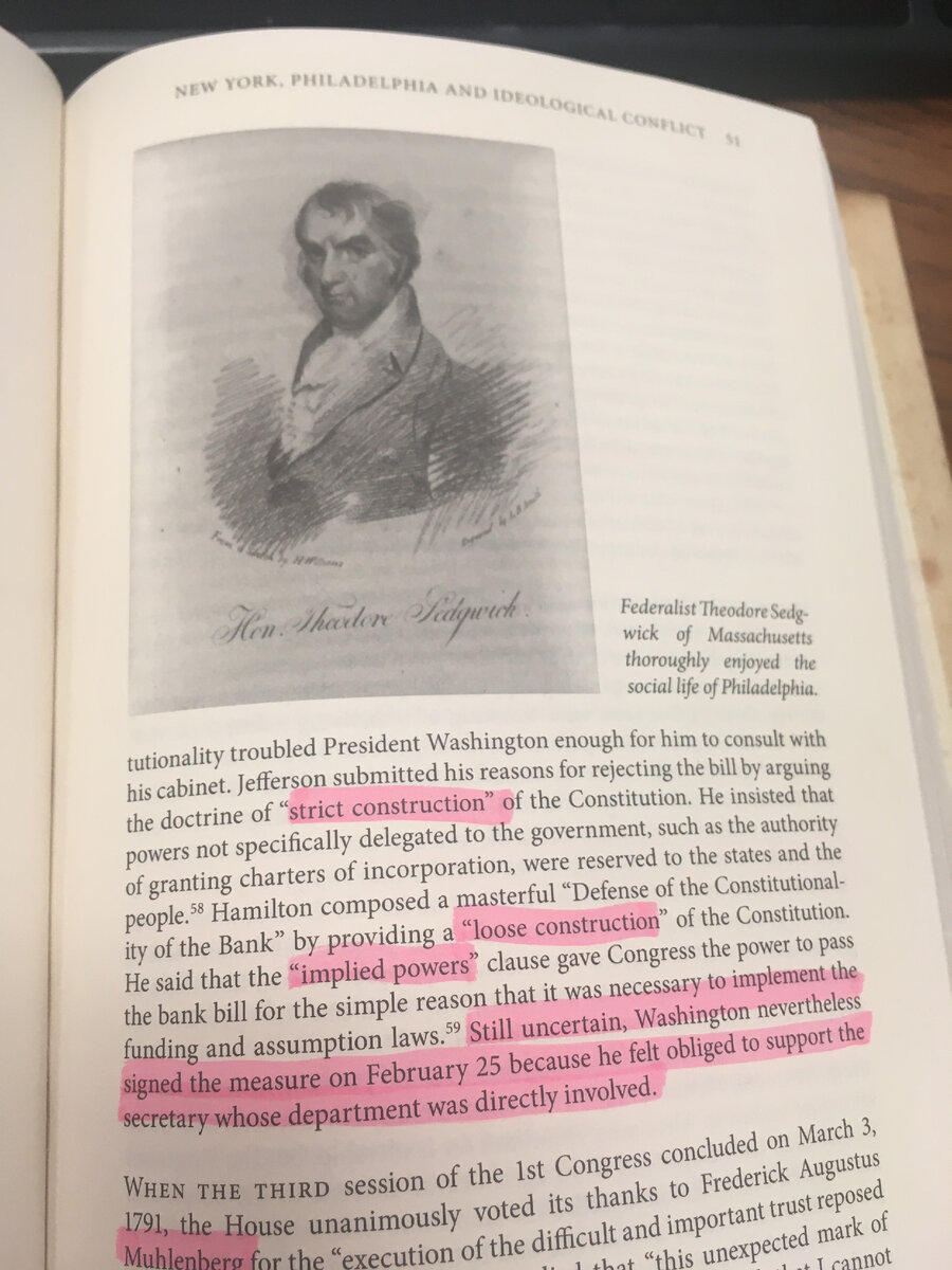 Всего две страницы уделил автор центральному банку США, детищу Александра Гамильтона. Фото автора. 