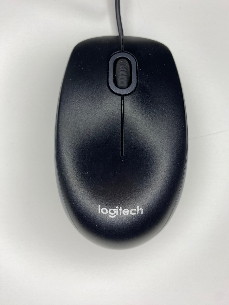 С виду все нормально! Чего докопался до нормальной мышки ?!