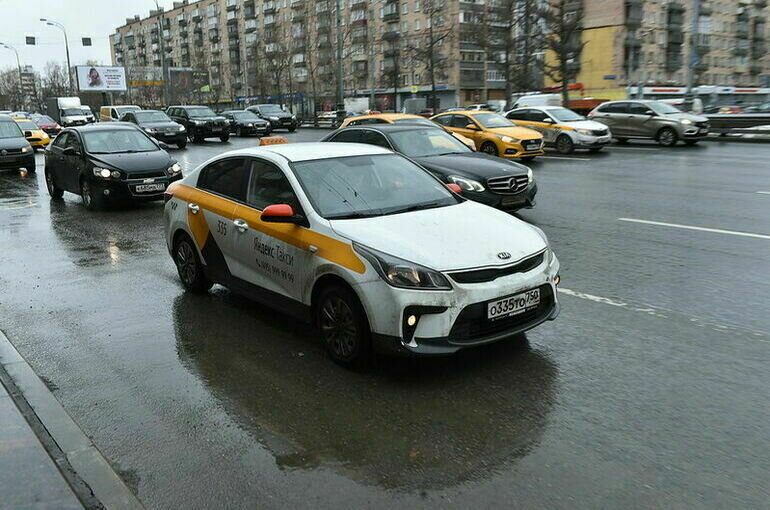 Осгоп такси с 1 сентября. Машина "такси". Русский таксист. Такси Госдума