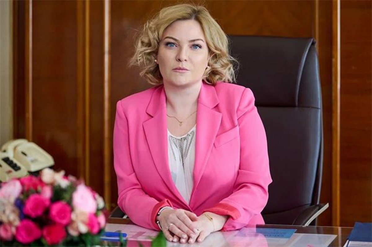    Любимова подарила девочке из Мариуполя гитару в рамках акции «Елка желаний»