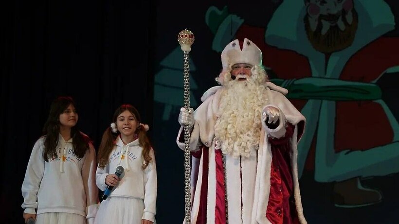    Новогодняя елка для детей участников СВО ©