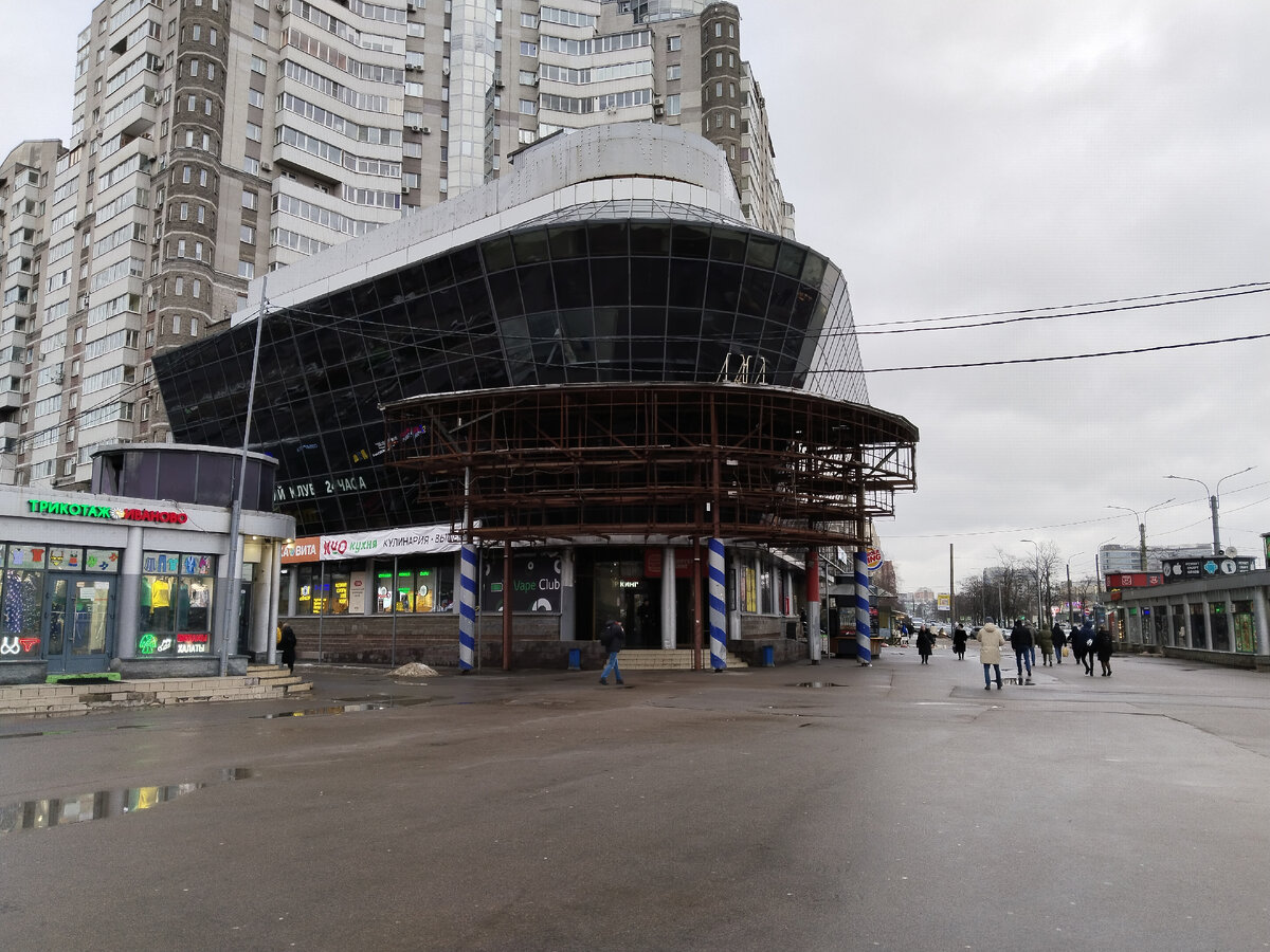 Это Торговый центр где находится магазин