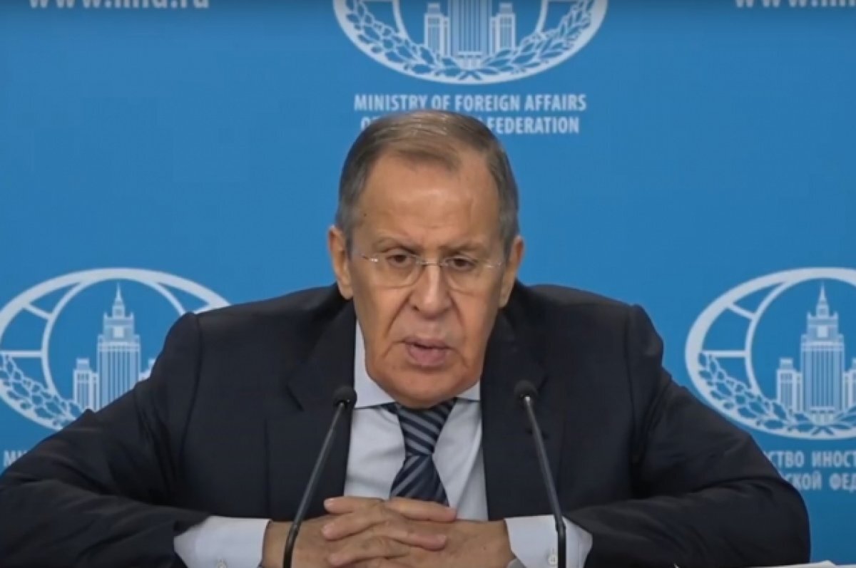    Лавров напомнил главе Минобороны ФРГ об уроках истории после слов о Путине