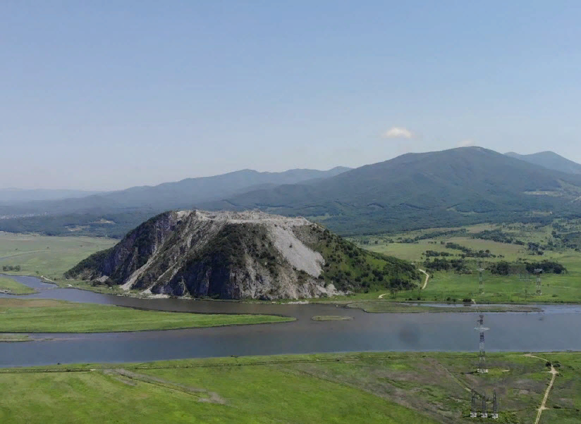 Сопка пирамида брат находка. Гора куштау стерлитамак. Гора сестра находка. Сопка сестра и брат приморский край. Находка приморский край сопка сестра.