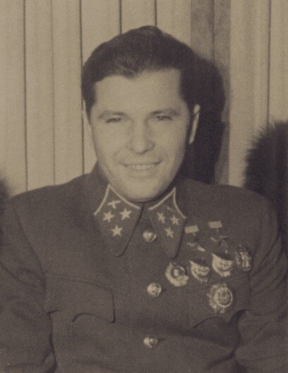 Генерал-лейтенант Григорий Пантелеевич Кравченко. С не менее чем 15 личными и групповыми победами над японскими летчиками это был один из самых опытных советских асов предвоенных лет.
