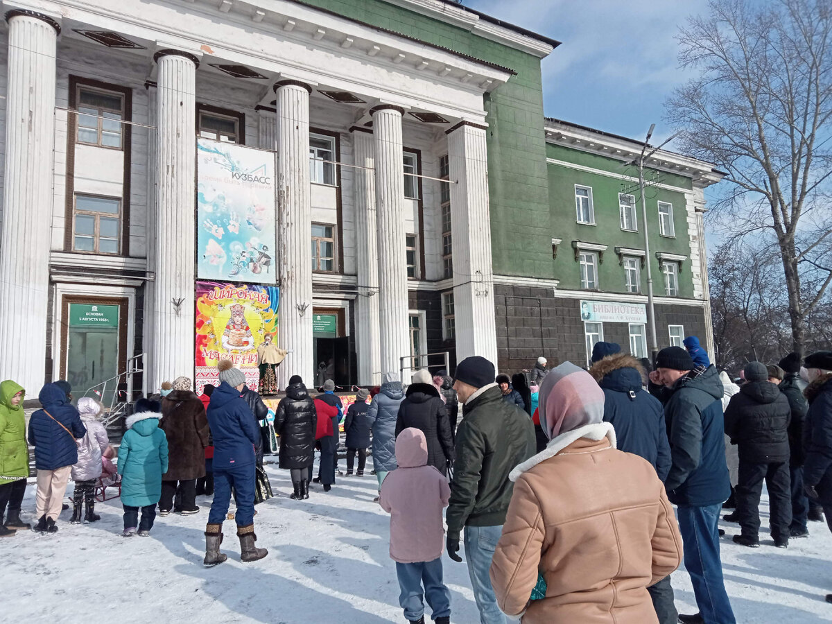 Самое начало. Народ ещё не подтянулся