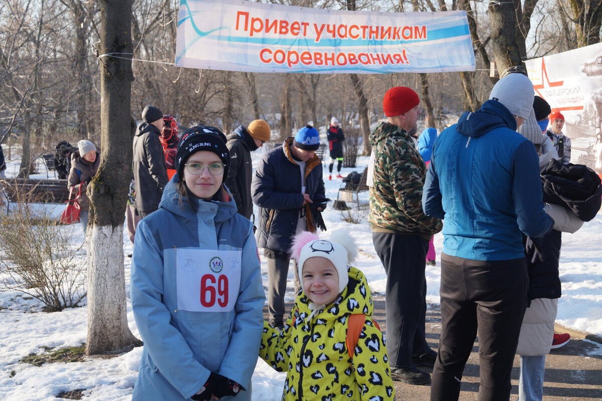 Условия соревнований позволяют даже детям пробежать посильную дистанцию. 