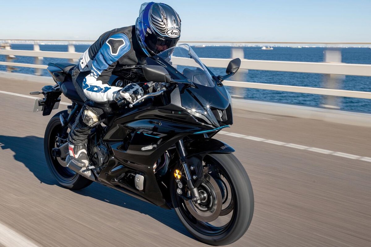 ЯМАХА YZF-R7