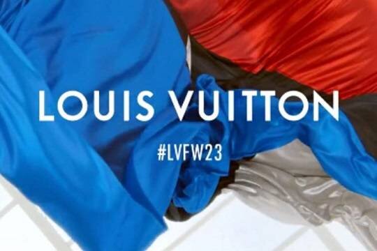    Louis Vuitton выпустил рекламу с белым, красным и синим цветами и разозлил украинцев