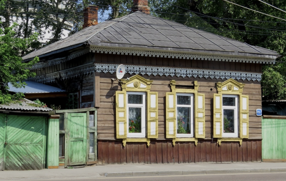 
«Иркутский блог» продолжает освещать тему главной угрозы для архитектурного наследия Иркутска — массового сокращения реестра выявленных памятников, среди которых подавляющее большинство — средовая...-13