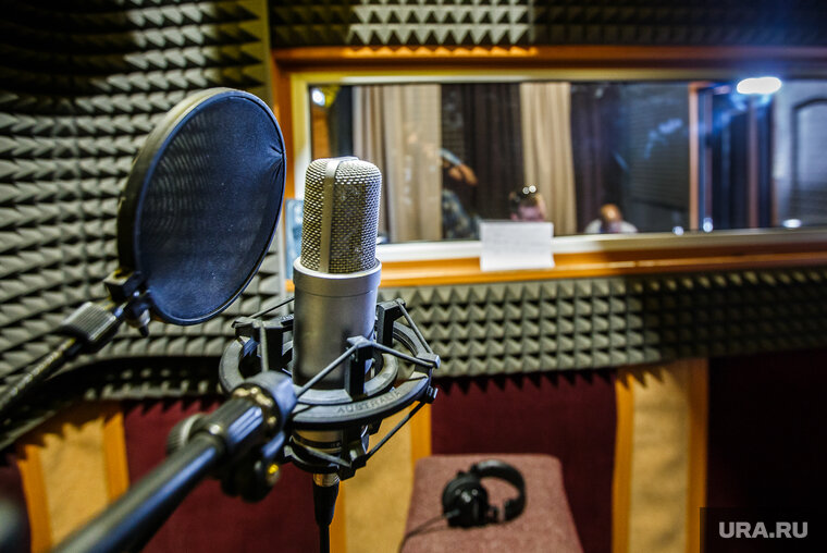    Полицейские исполнили песню Олега Газманова «Салют весне»