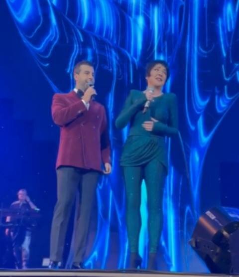    Иван Ургант и Лолита, скрин с видео – starhit.ru