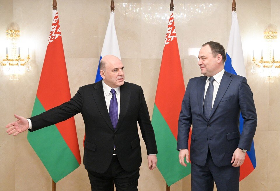     Премьер-министр РФ Михаил Мишустин и премьер-министр Белоруссии Роман Головченко во перед началом заседания Совета министров Союзного государства в Доме правительства РФ. Фото: Александр Астафьев/POOL/ТАСС