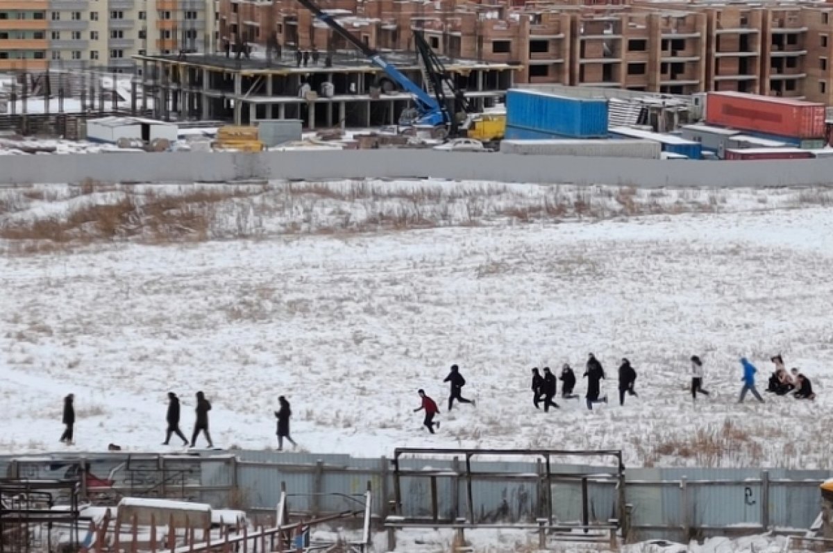   Причиной массовой драки школьников в Красноярске стала девушка