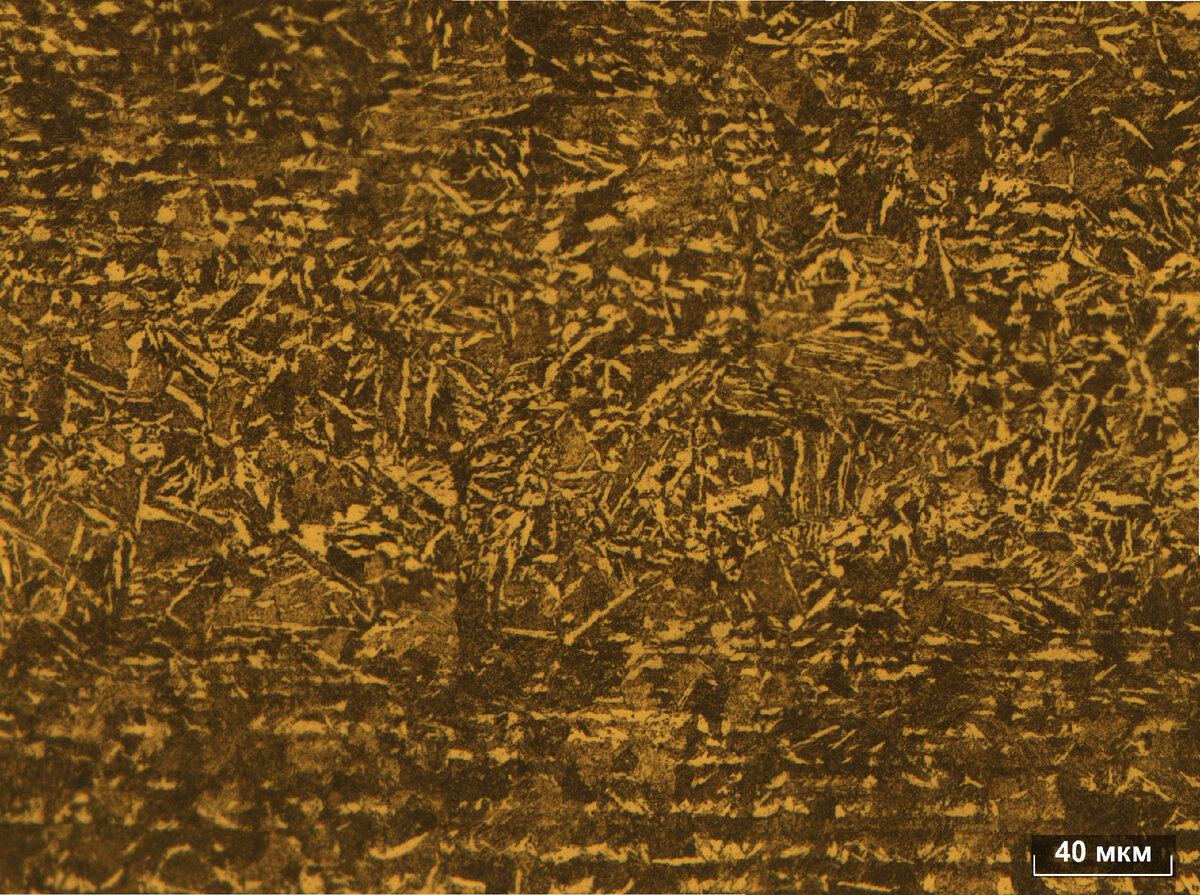 Рисунок 2 - Феррит оскольчатой формы в микроструктуре стали 42CrMo4 (продольное сечение проката)