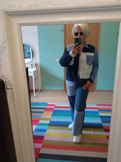 Джинсовый костюм в стиле пэчворк (3600 р.)