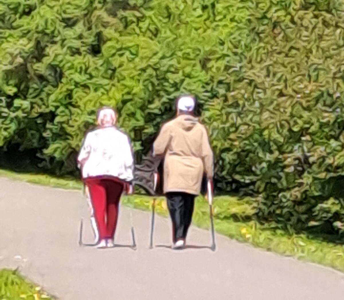 "Лыжницы" наверняка скоро  скинут теплые  куртки.