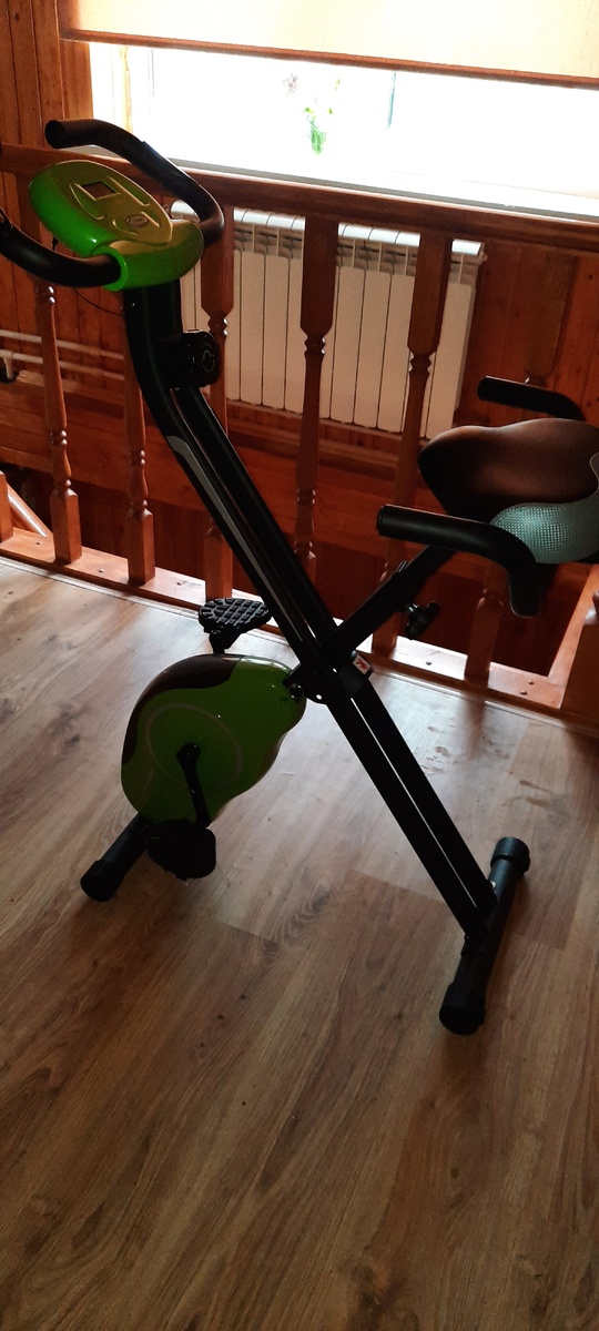 стоит-пылится