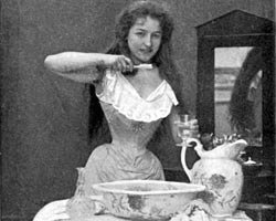 Девушка чистит зубы. Картинка взята из открытых источников.