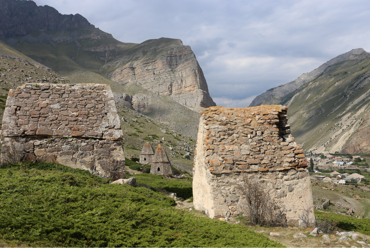 Эльтюбю Кабардино-Балкария. Кабардино Балкария Чегем Эль Тюбю. Город мертвых Эльтюбю Кабардино Балкария. Эль-Тюбю верхний Чегем.