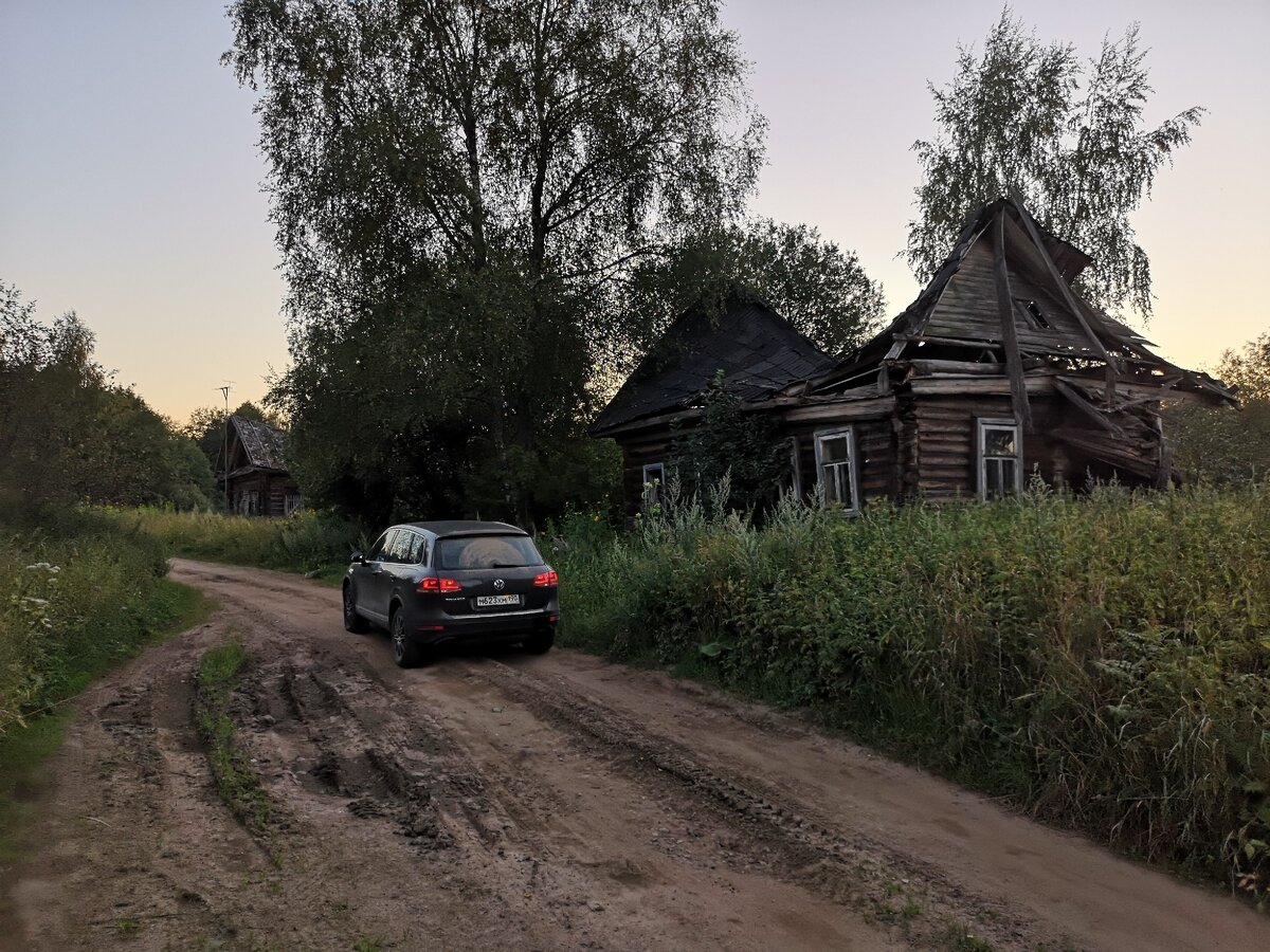 Опустевшая Новгородчина: Заехал в брошеную деревню и заглянул в покинутый дом - кадры, которые не оставят равнодушными