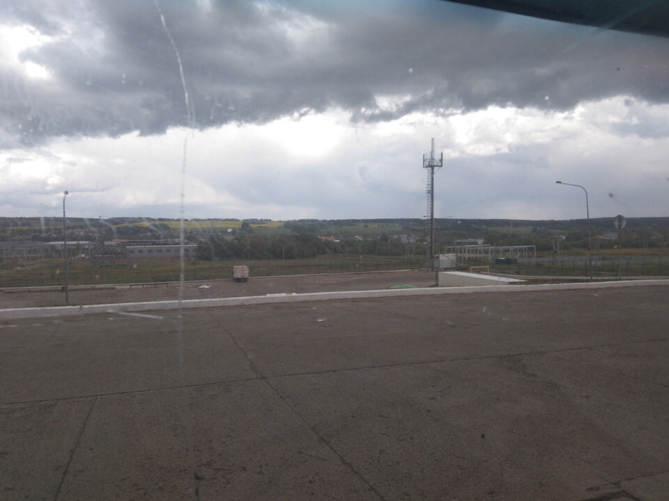 Вид, когда стоишь на выгрузце распределительного центра Магнит, города Ижевска