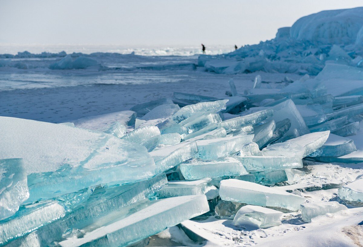 Грустный лед. Торосы на Чудском озере. Торосы на реке. На Байкале треснул лед. Разлом льда на Байкале.