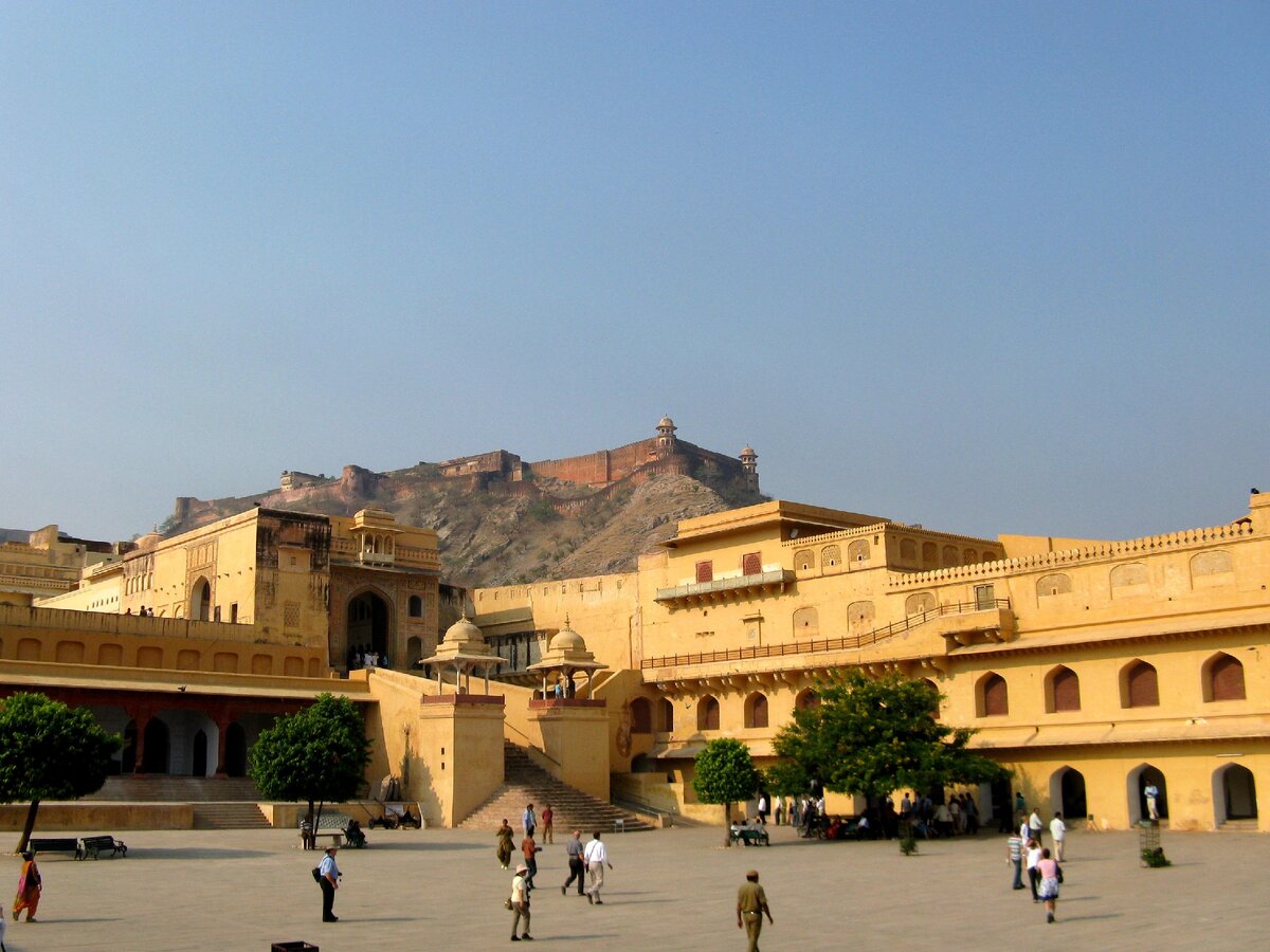 Двор цитадели