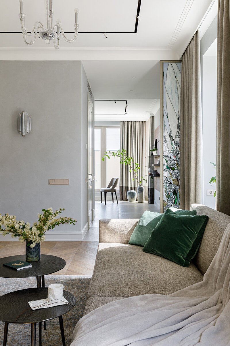 Фрагмент гостиной. Столики и вазы, Danton Home.