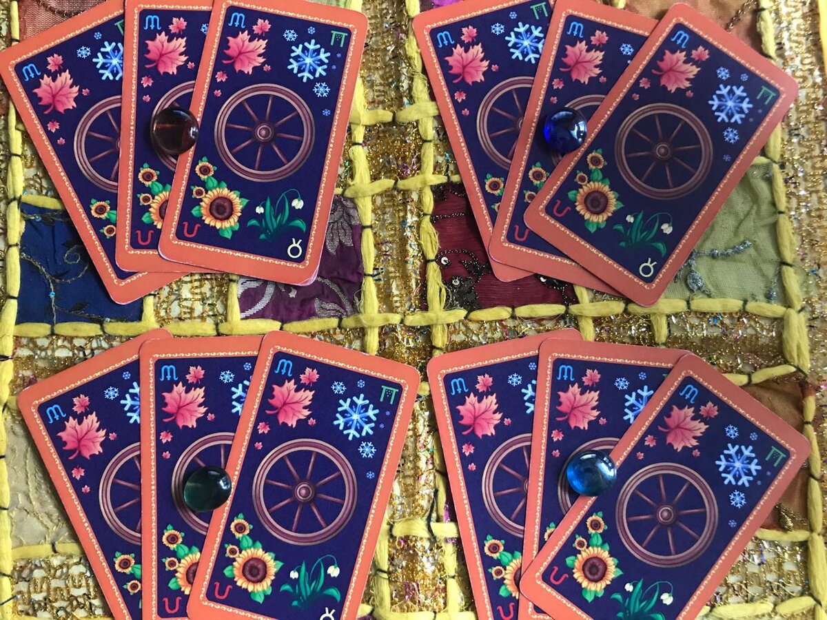 Всем привет!) Сегодня будет краткий  расклад на тему: Его мысли, чувства, действия.  Не будем рассматривать длительный период на будущее, возьмем месяц. 

Долго не думайте, интуиция срабатывает первые 5 секунд. ) И не забывайте, что это общий расклад. 

Для личных консультаций пишите на почту: krisletotaro2020@yandex.ru 
Начнем. ) 
