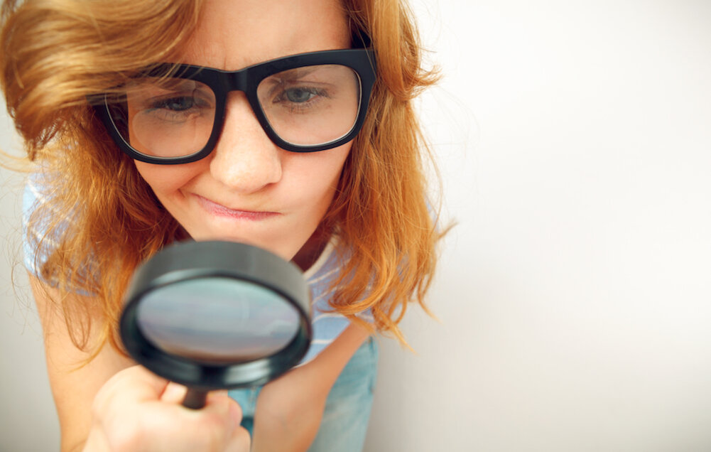 Ваш друг должен сыграть дотошного покупателя. Фото: ria56.ru