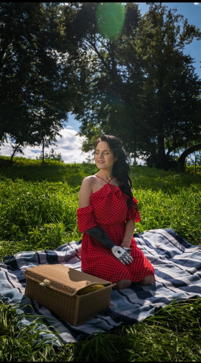 Многие знают имя Маргариты Грачевой, которой муж из ревности и необоснованных обвинений отрубил руки, одну из которых удалось спасти. Сейчас она с протезом научилась жить в таком облике, написала книгу, активно ведёт Инстаграм-аккаунт, пишет обо всех резонансных случаях, происходящих а последнее время по стране.