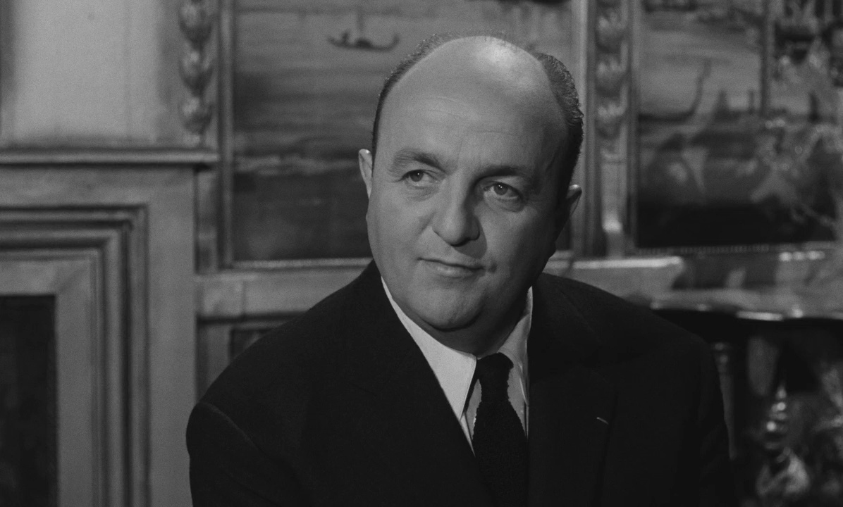 Французы увидели своего героя так. Я же видела его по-другому - этот вообще у меня только с Луи де Фюнесом ассоциируется.