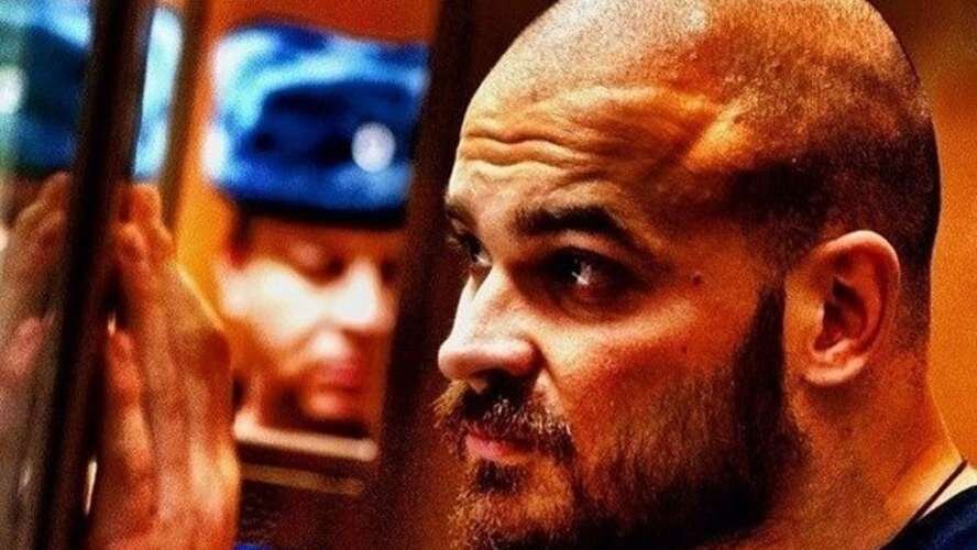 Тесак на фоне правосудия