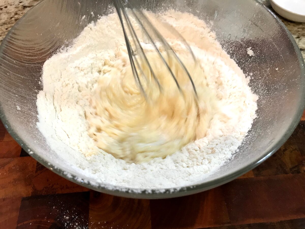 Кекс.  Простой рецепт кекса с изюмом.