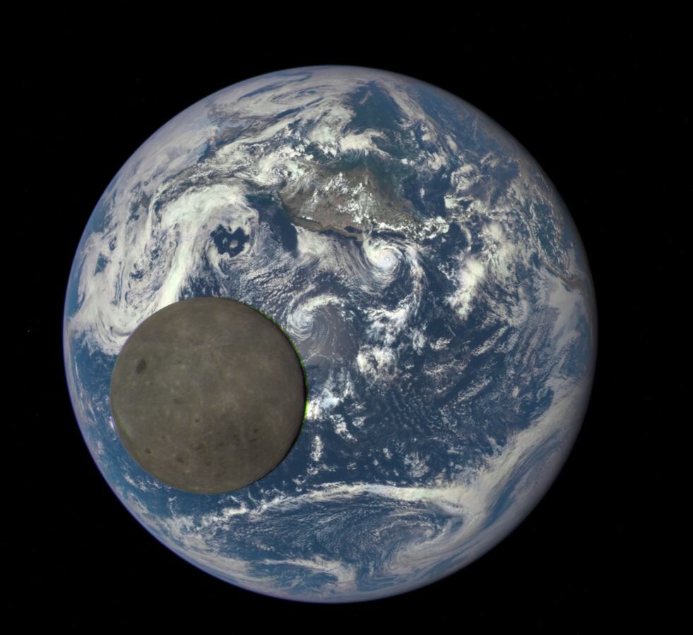Луна на фоне Земли. NASA/DSCOVR