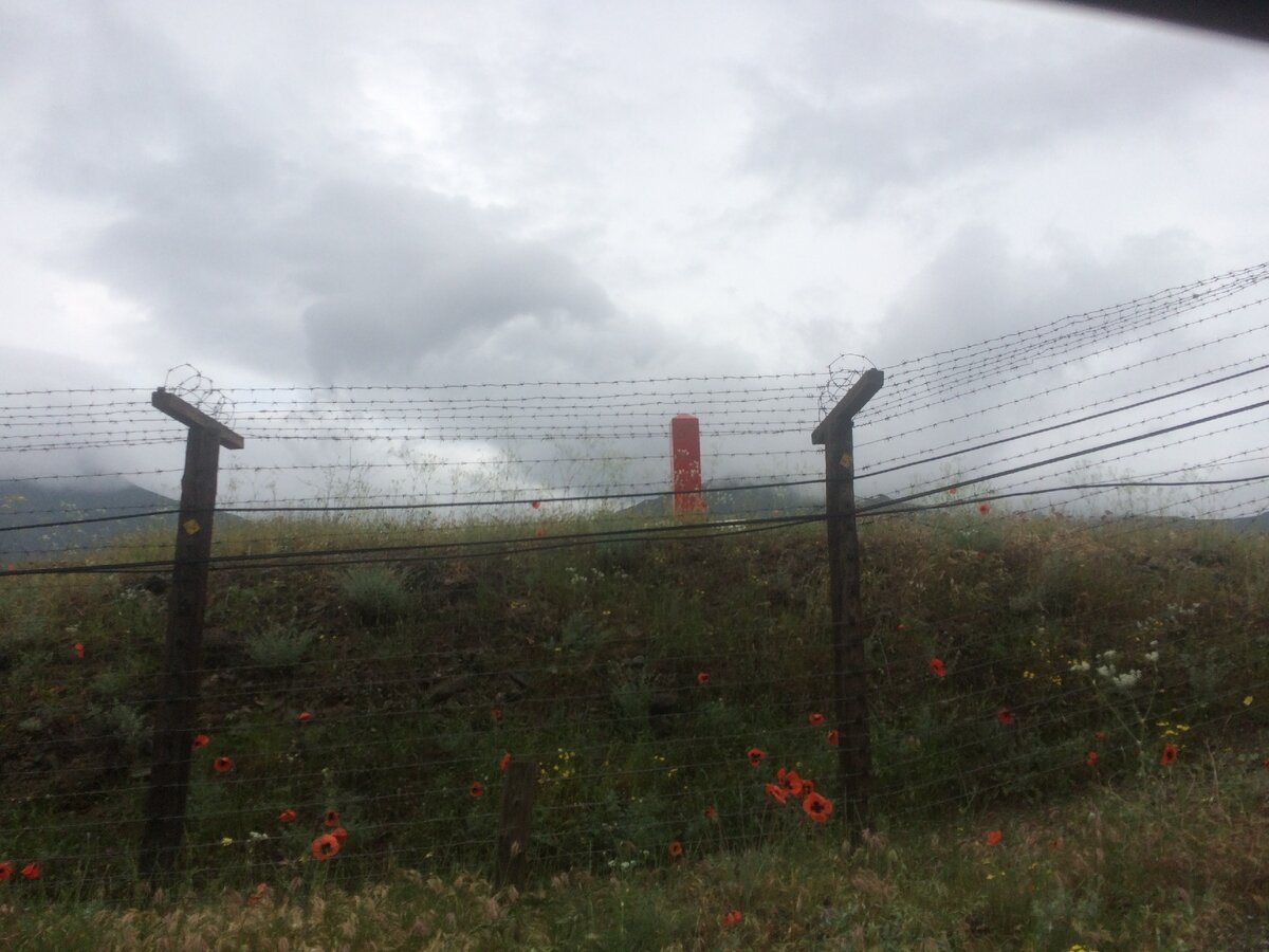 Пограничный забор в Армении