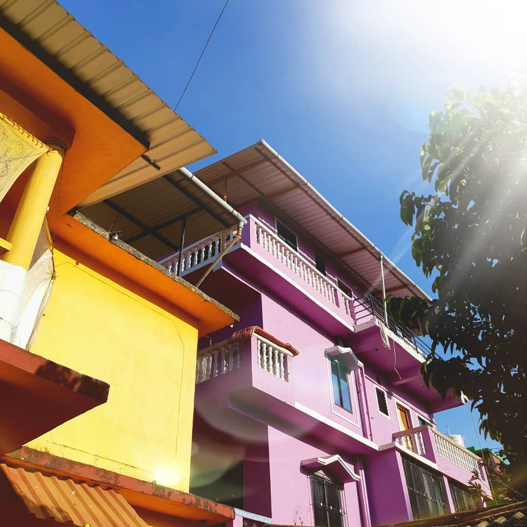 Наш гетхаус фиолетового цвета