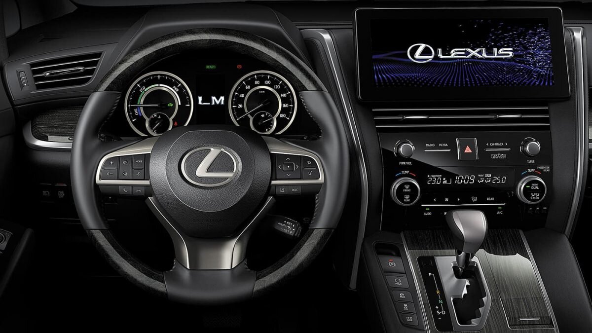 Lexus LM уже в России. А что подобного вы встречали у немецкой тройки?