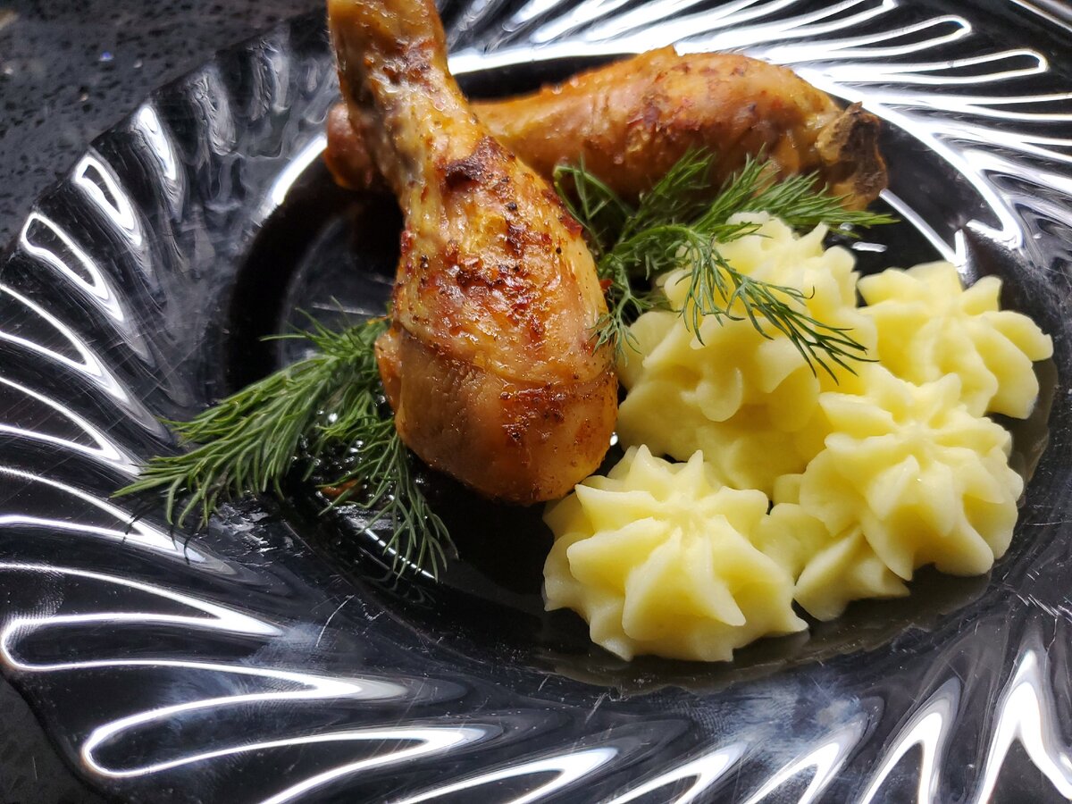 В детстве когда мама спрашивала что приготовить всегда просила приготовить толченку с ножками😋