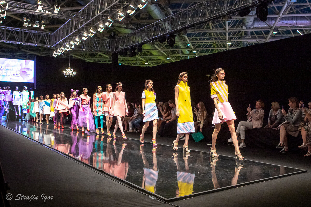 Коллекция "Поролоновые мечты" на выставке СРМ, проект Школы Дизайна ArtFuture