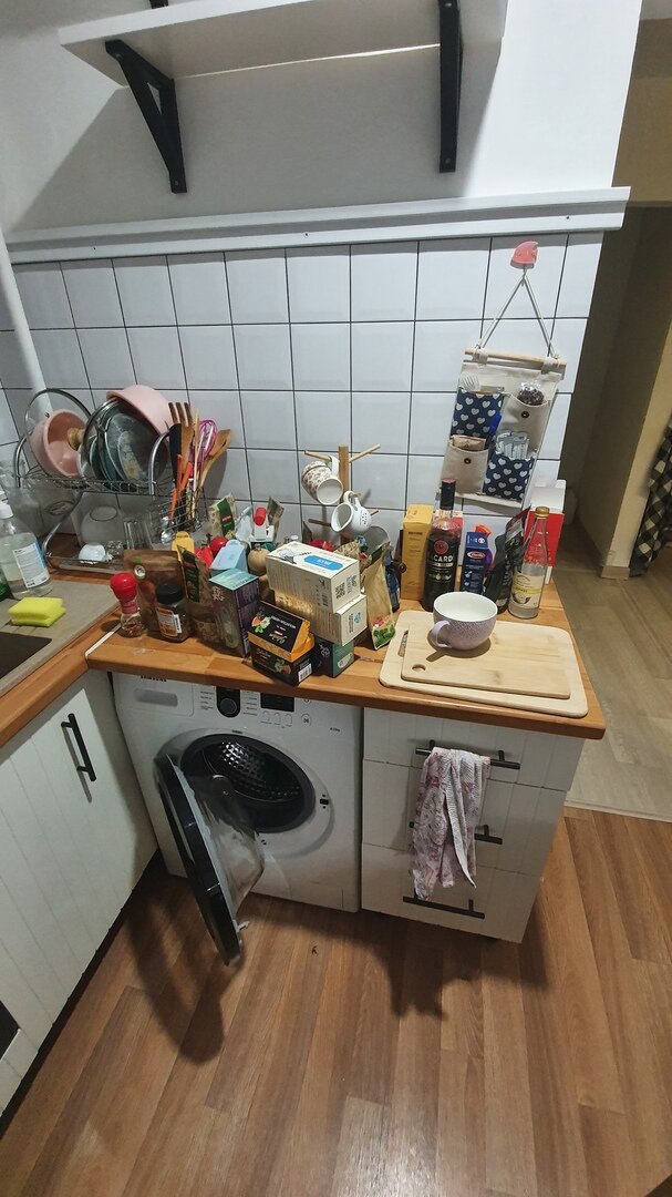 а это пара фоток сделана в момент сбора вещичек перед сдачей квартиры.
