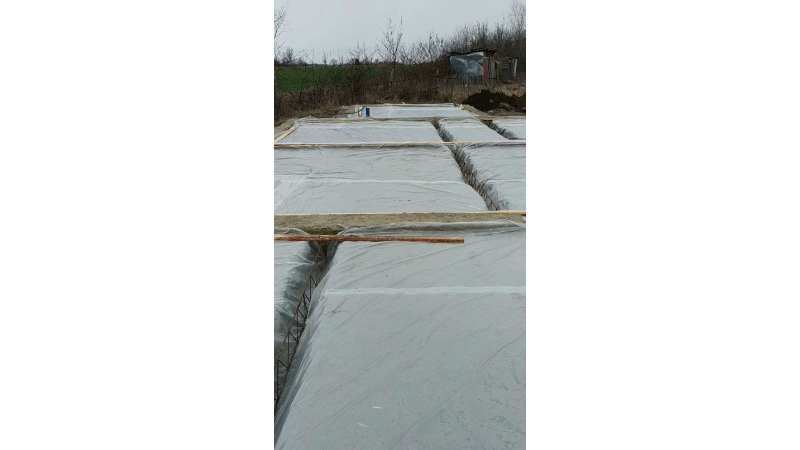 арматура в фундамент интегрирована)