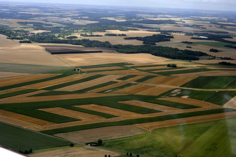 Природный потенциал франции. Земельные ресурсы Франции. Северная Франция поля. Земельной участок во Франции. Поля на севере Франции.