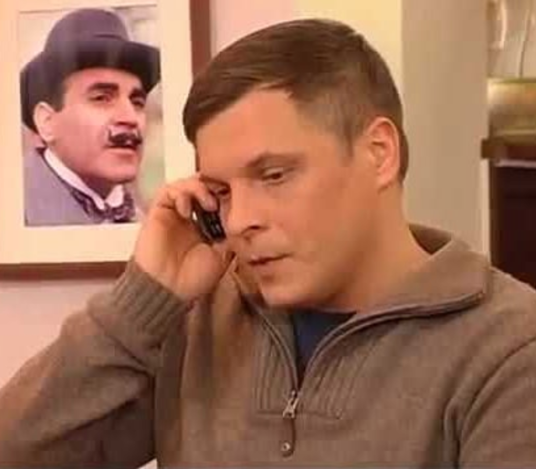 Эркюль Пуаро смотрит на Алексея Насонова как на... детектива (Instagram/@ nasonovaleksei1967)