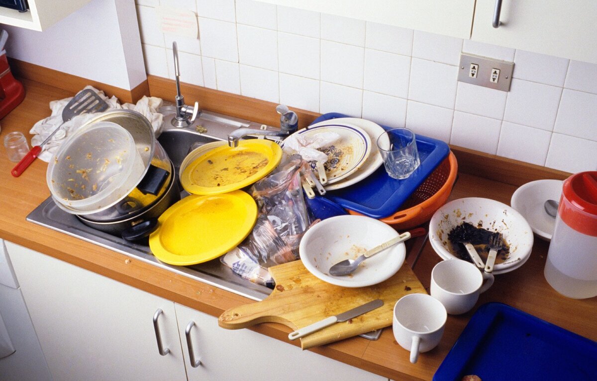 Почему нельзя оставлять грязную посуду на столе