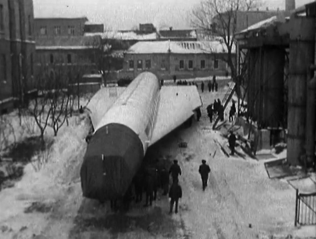 Ту-144 СССР-68001 Транспортировка фюзеляжа самолета. Фотография © Архив Юрия Дорошенко