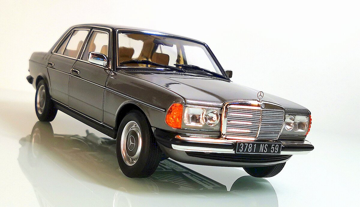 Mercedes 200 W123 1982 №183713 in Anthracite grey